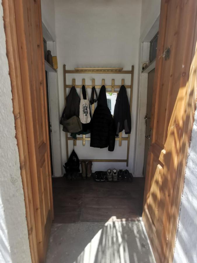 Shotgun Hostel Vuno Exterior foto